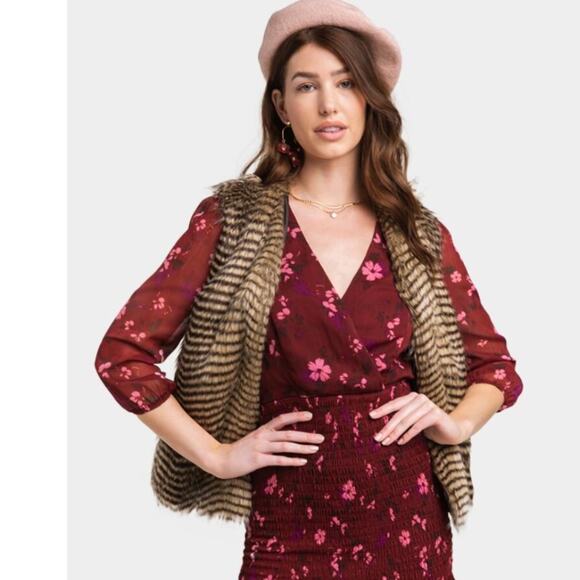 NWT Francesca's  Brown & Tan Faux Fur Animal Print Vest - SIZE LARGE - Picture 5 of 10